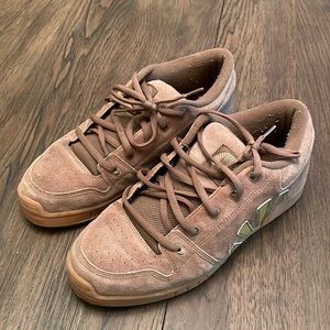 Men’s Ipath Yogi Pro Tan Suede Size 10 1/2